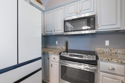 House in Vero Beach, Florida 3 bedrooms, 154.78 sq.m. № 2083144 - photo 19