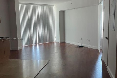 Condominio en venta en Miami, Florida, 1 dormitorio, 71.35 m2 № 2032428 - foto 17