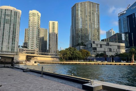 Condominio en venta en Miami, Florida, 1 dormitorio, 71.35 m2 № 2032428 - foto 26