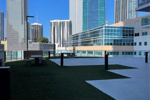 Condominio en venta en Miami, Florida, 1 dormitorio, 71.35 m2 № 2032428 - foto 10