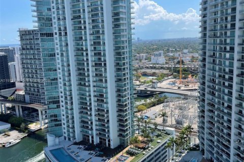 Condominio en venta en Miami, Florida, 1 dormitorio, 71.35 m2 № 2032428 - foto 14