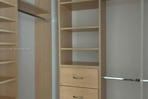 Condominio en venta en Miami, Florida, 1 dormitorio, 71.35 m2 № 2032428 - foto 15