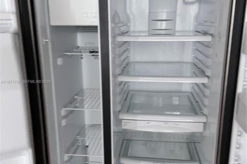 Condominio en venta en Miami, Florida, 1 dormitorio, 71.35 m2 № 2032428 - foto 18