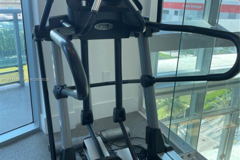 Condominio en venta en Miami, Florida, 1 dormitorio, 71.35 m2 № 2032428 - foto 5