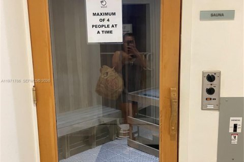 Condominio en venta en Miami, Florida, 1 dormitorio, 71.35 m2 № 2032428 - foto 4