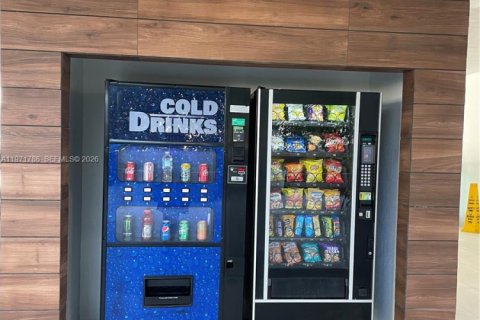 Condominio en venta en Miami, Florida, 1 dormitorio, 71.35 m2 № 2032428 - foto 12