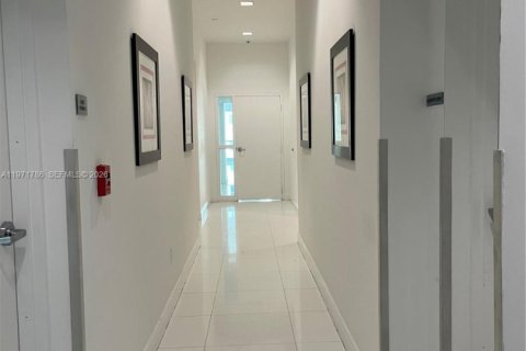 Condominio en venta en Miami, Florida, 1 dormitorio, 71.35 m2 № 2032428 - foto 8