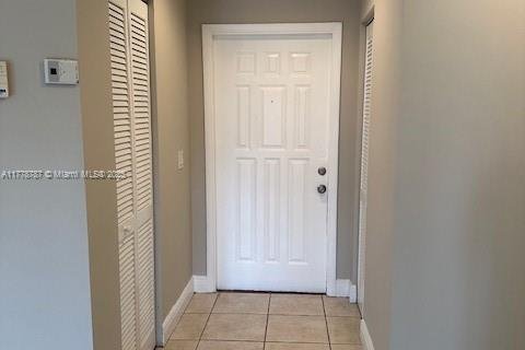 Adosado en venta en Hialeah, Florida, 2 dormitorios, 92.07 m2 № 2013454 - foto 2