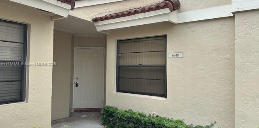 Adosado en Hialeah, Florida 2 dormitorios, 92.07 m2 № 2013454