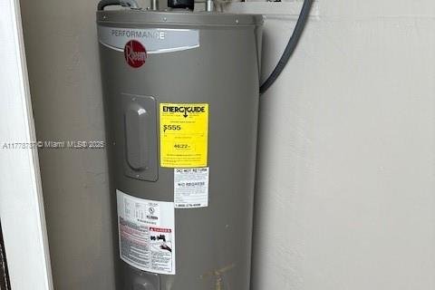 Adosado en venta en Hialeah, Florida, 2 dormitorios, 92.07 m2 № 2013454 - foto 13