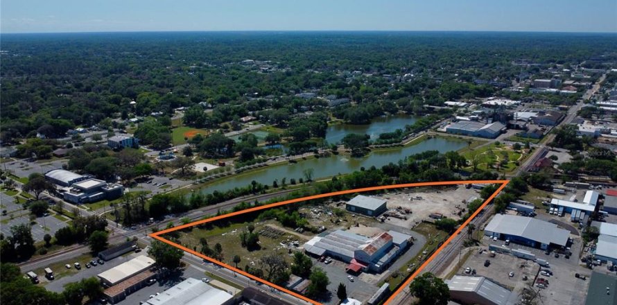 Commercial property in Ocala, Florida № 1907984