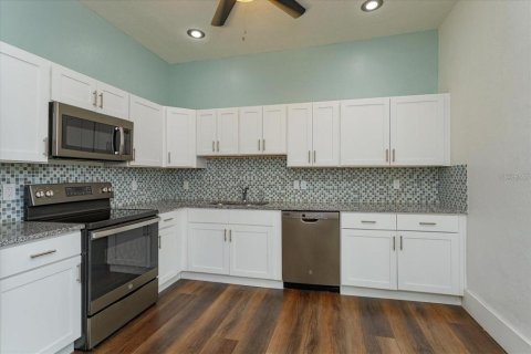 Casa en venta en Orlando, Florida, 3 dormitorios, 189.15 m2 № 1518668 - foto 10