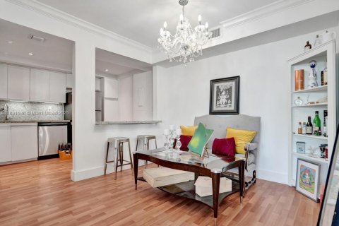 Condo in Miami, Florida, 2 bedrooms  № 1814130 - photo 11
