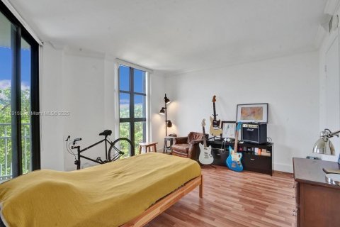 Condo in Miami, Florida, 2 bedrooms  № 1814130 - photo 17