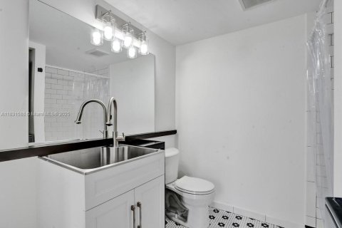 Condo in Miami, Florida, 2 bedrooms  № 1814130 - photo 19