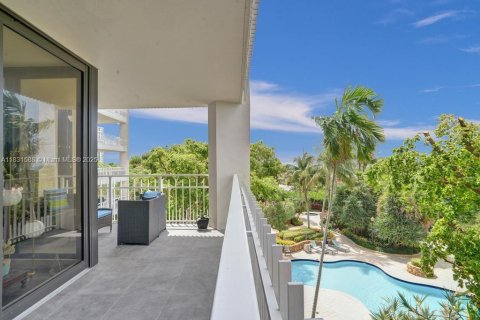 Condo in Miami, Florida, 2 bedrooms  № 1814130 - photo 8