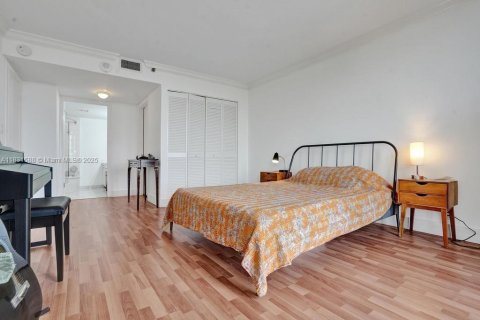 Condo in Miami, Florida, 2 bedrooms  № 1814130 - photo 14