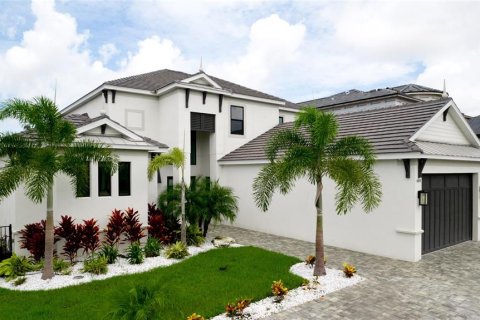 House in Bradenton, Florida 5 bedrooms, 443.14 sq.m. № 1725825 - photo 8
