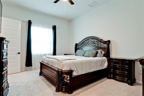 House in Bradenton, Florida 5 bedrooms, 443.14 sq.m. № 1725825 - photo 5