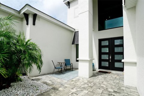 House in Bradenton, Florida 5 bedrooms, 443.14 sq.m. № 1725825 - photo 13