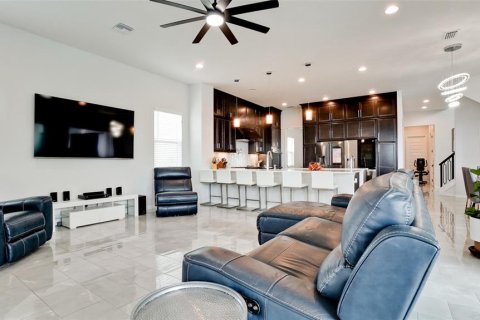 House in Bradenton, Florida 5 bedrooms, 443.14 sq.m. № 1725825 - photo 23