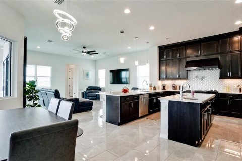 House in Bradenton, Florida 5 bedrooms, 443.14 sq.m. № 1725825 - photo 24