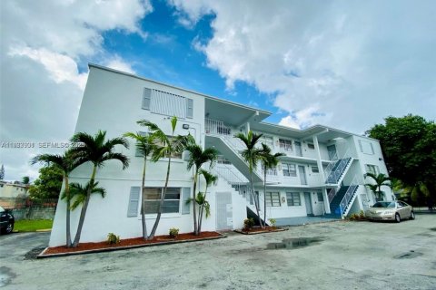 Appartement à louer à Miami, Floride: 2 chambres, 65.03 m2 № 1993632 - photo 1