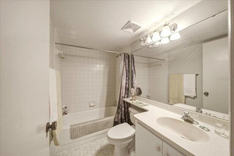Купить кондоминиум в Сарасота, Флорида 5 комнат, 104.7м2, № 2098870 - фото 23