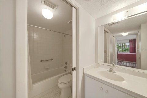 Купить кондоминиум в Сарасота, Флорида 5 комнат, 104.7м2, № 2098870 - фото 24