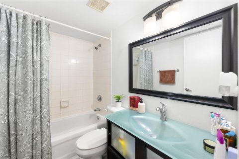 Condominio en alquiler en Pembroke Pines, Florida, 2 dormitorios, 75.72 m2 № 2055456 - foto 12