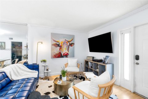 Condominio en alquiler en Pembroke Pines, Florida, 2 dormitorios, 75.72 m2 № 2055456 - foto 4