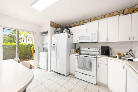 Condominio en alquiler en Pembroke Pines, Florida, 2 dormitorios, 75.72 m2 № 2055456 - foto 7