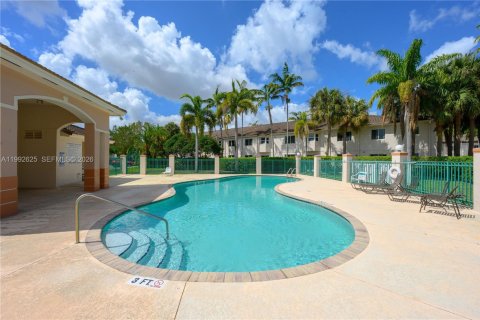 Condominio en alquiler en Pembroke Pines, Florida, 2 dormitorios, 75.72 m2 № 2055456 - foto 21