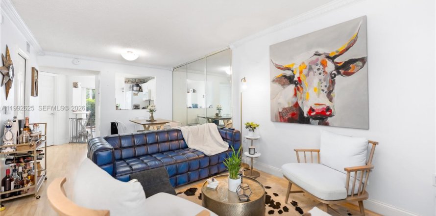 Condominio en Pembroke Pines, Florida, 2 dormitorios № 2055456