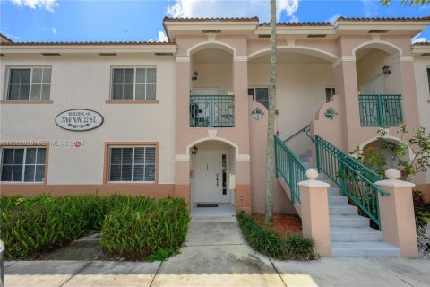 Condominio en alquiler en Pembroke Pines, Florida, 2 dormitorios, 75.72 m2 № 2055456 - foto 25