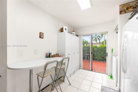 Condominio en alquiler en Pembroke Pines, Florida, 2 dormitorios, 75.72 m2 № 2055456 - foto 9