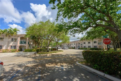 Condominio en alquiler en Pembroke Pines, Florida, 2 dormitorios, 75.72 m2 № 2055456 - foto 17