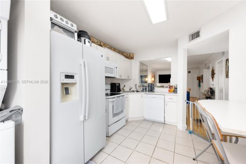 Condominio en alquiler en Pembroke Pines, Florida, 2 dormitorios, 75.72 m2 № 2055456 - foto 8