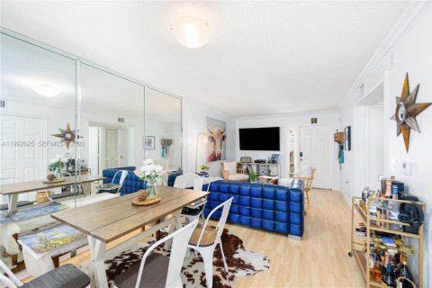 Condominio en alquiler en Pembroke Pines, Florida, 2 dormitorios, 75.72 m2 № 2055456 - foto 6