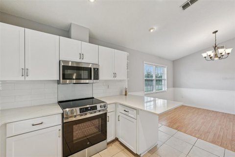 House in Tampa, Florida 3 bedrooms, 123.28 sq.m. № 1854649 - photo 7