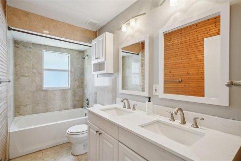 House in Tampa, Florida 3 bedrooms, 123.28 sq.m. № 1854649 - photo 16