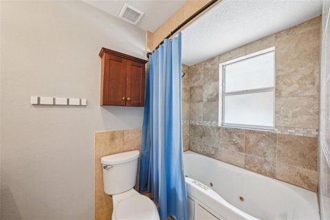 House in Tampa, Florida 3 bedrooms, 123.28 sq.m. № 1854649 - photo 12