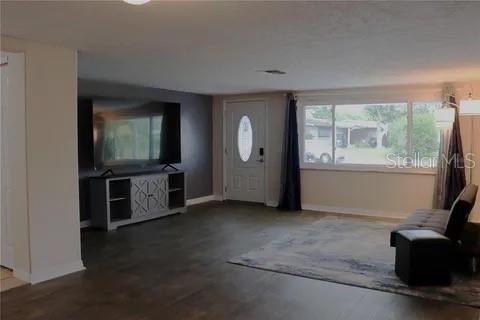 House in New Port Richey, Florida 5 bedrooms, 217.39 sq.m. № 1717117 - photo 6