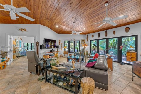 Villa ou maison à vendre à Miami, Floride: 4 chambres, 74.69 m2 № 1864775 - photo 6
