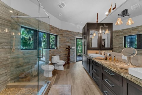 Villa ou maison à vendre à Miami, Floride: 4 chambres, 74.69 m2 № 1864775 - photo 17