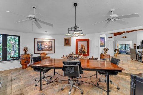 Villa ou maison à vendre à Miami, Floride: 4 chambres, 74.69 m2 № 1864775 - photo 10