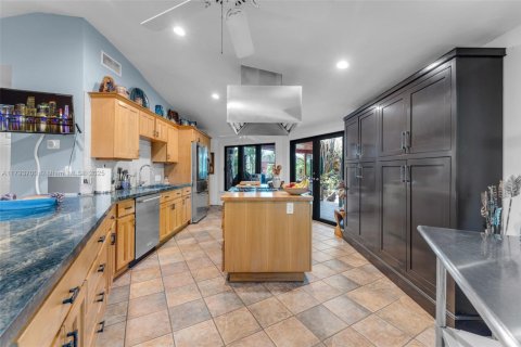 Villa ou maison à vendre à Miami, Floride: 4 chambres, 74.69 m2 № 1864775 - photo 12