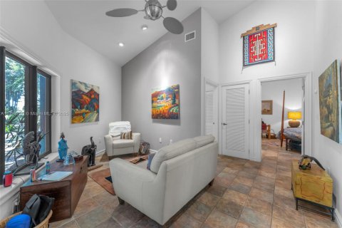 Villa ou maison à vendre à Miami, Floride: 4 chambres, 74.69 m2 № 1864775 - photo 22
