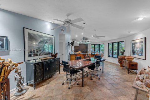 Villa ou maison à vendre à Miami, Floride: 4 chambres, 74.69 m2 № 1864775 - photo 11