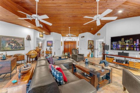 Villa ou maison à vendre à Miami, Floride: 4 chambres, 74.69 m2 № 1864775 - photo 9